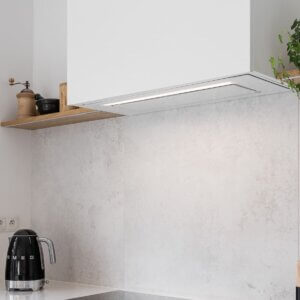 Okap kuchenny podszafkowy w nowoczesnej kuchni.